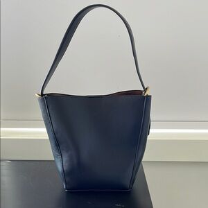 Zara bucket bag black with magnetic closure